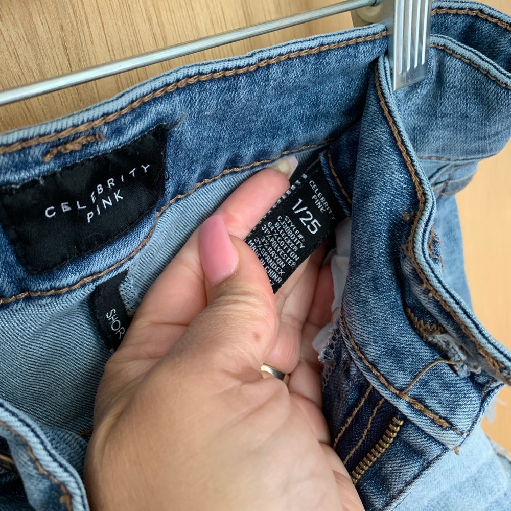 Distressed shorts - Picture 3 of 6